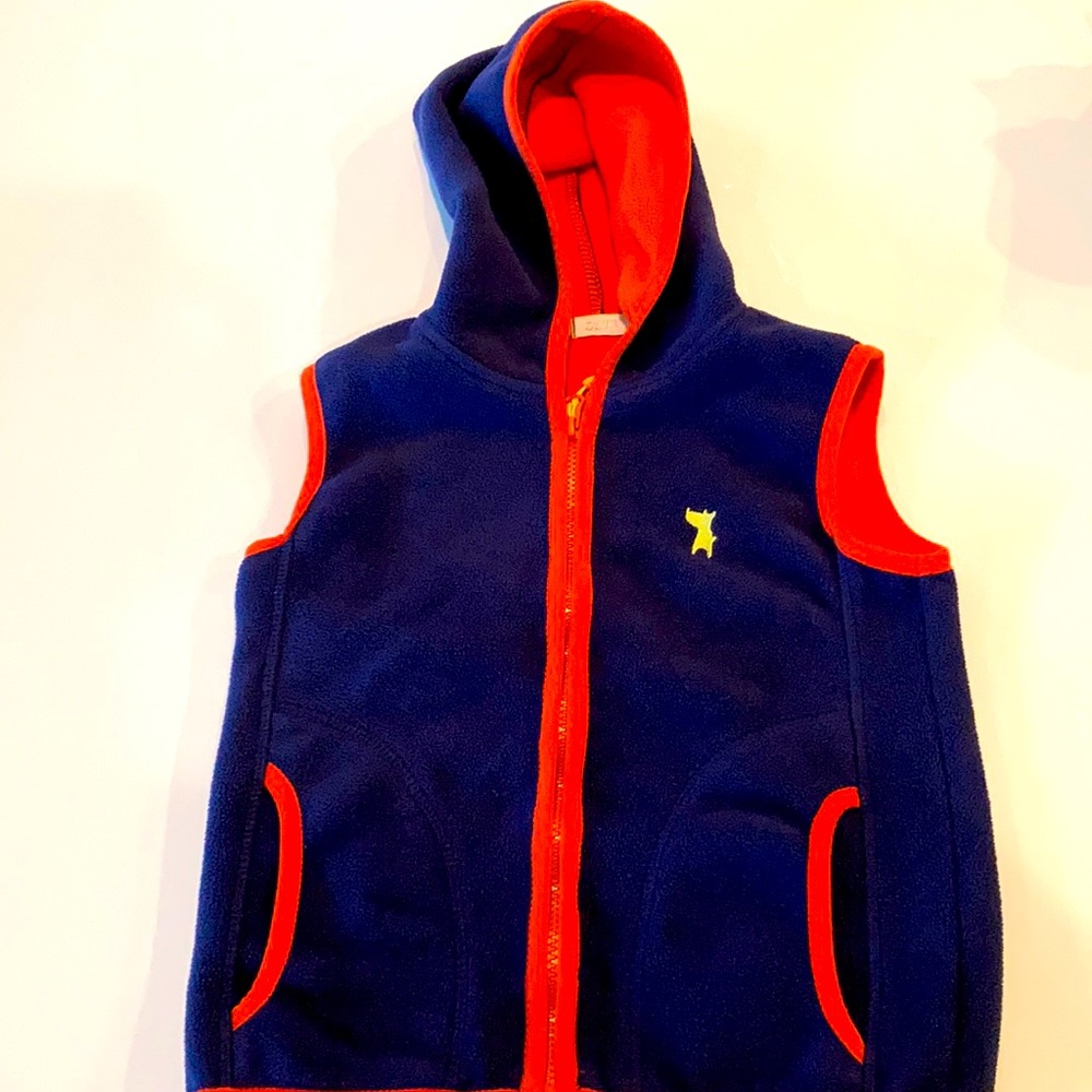 Zeta 💙🧡 fleece vest with hood and pockets